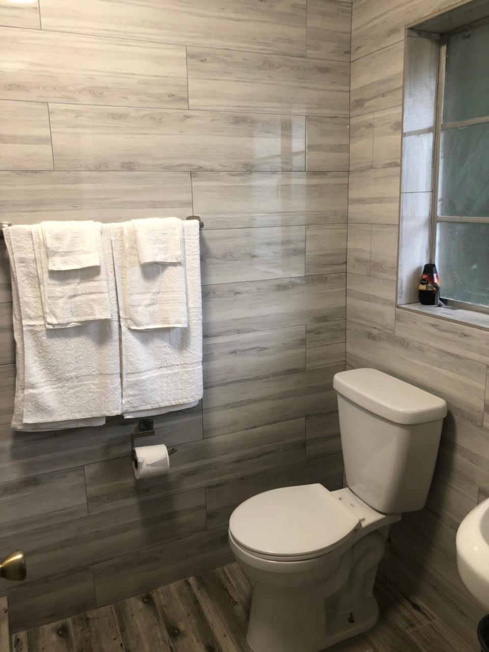 Bay Breeze Inn Bradenton Downtown מראה חיצוני תמונה